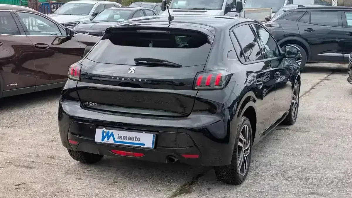 Gebraucht Peugeot 208 Active 102 PS (75 kW) 2023 Schwarz Kleinwagen