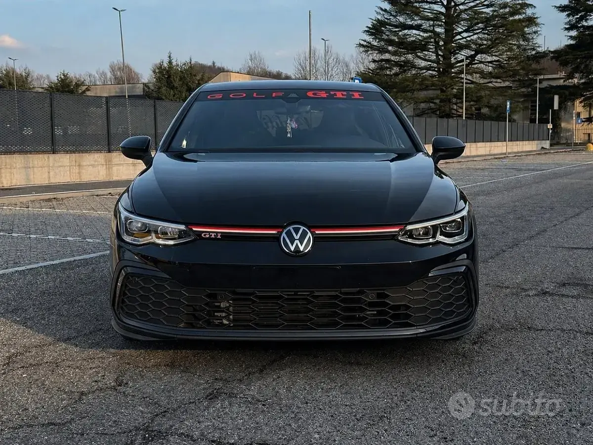 Käytetty VW Golf VIII GTI 245 HP (180 kW) 2023 Musta Sedan