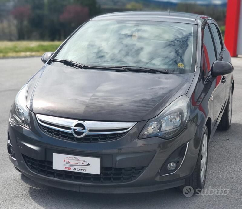 Usata Opel Corsa 85 CV (62 kW) 2013 Grigio Berlina