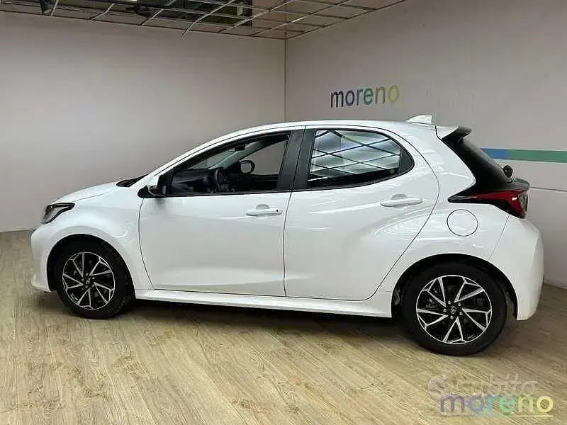 Usata Toyota Yaris Hybrid Trend 100 CV (73 kW) 2022 Bianco Berlina