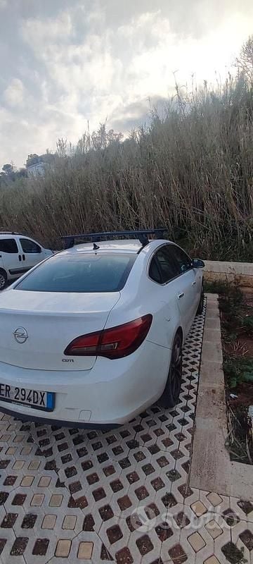 Usata Opel Astra Cosmo 2013 Bianco Berlina