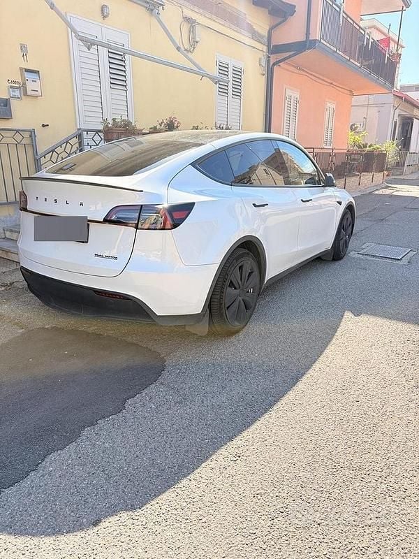 Usata Tesla Model Y Long Range AWD 378 kW (514 CV) 2023 Bianco SUV