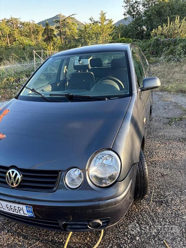 Blu Usata 2004 VW Polo Due volumi | 1500 € (Buon prezzo) - Immagine 1/4