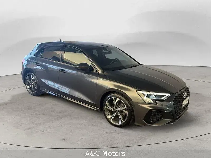 Usata Audi A3 Sportback S-Line 116 CV (85 kW) 2023 Grigio Utilitaria