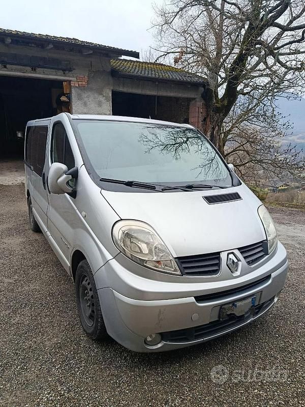 Usata Renault Trafic 145 CV (106 kW) 2007 Grigio Monovolume