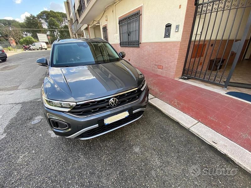 Usata VW T-Roc 150 CV (110 kW) 2023 Grigio SUV