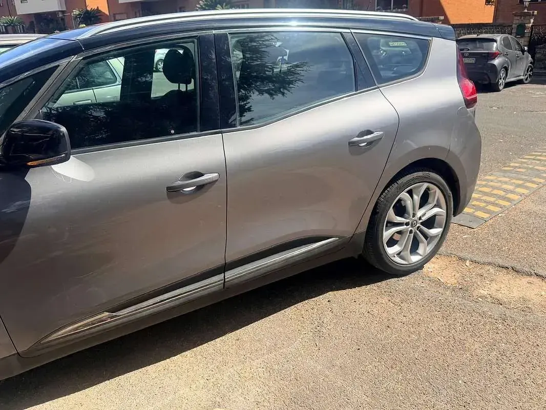 Usata Renault Grand Scénic IV Zen 131 CV (96 kW) 2017 Argento Monovolume