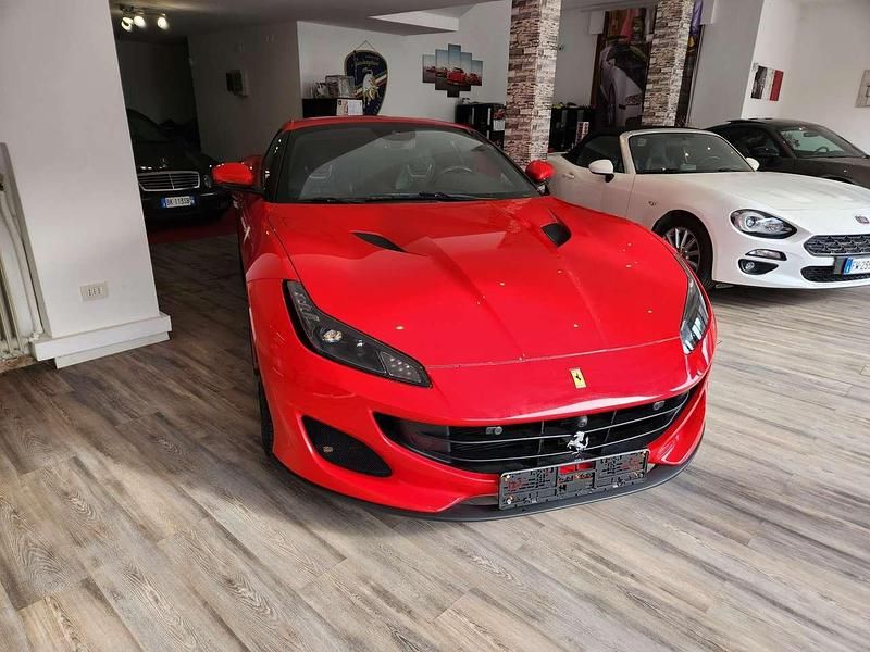 Usata Ferrari Portofino 600 CV (441 kW) 2019 Rosso Cabrio