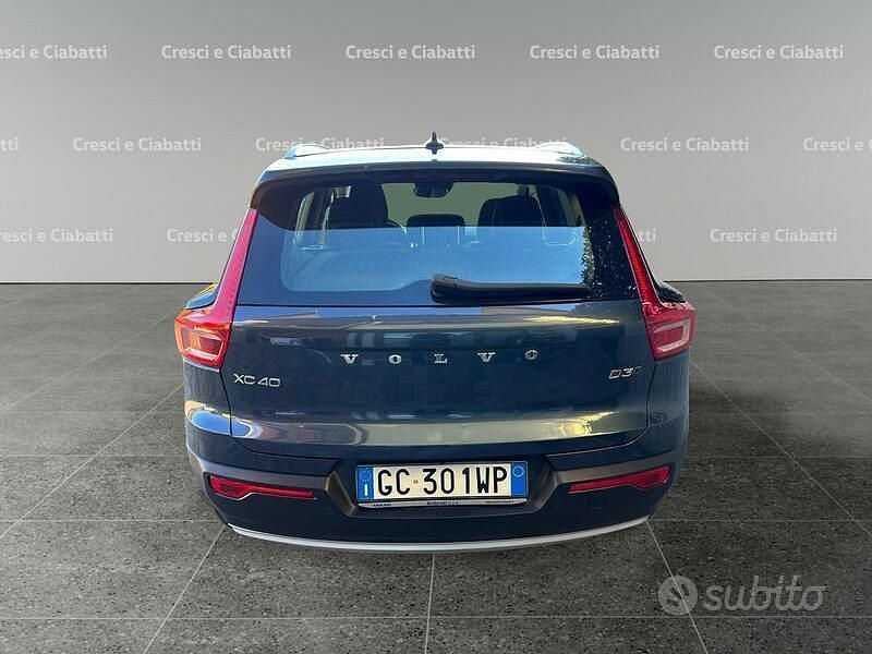 Usata Volvo XC40 Momentum 150 CV (110 kW) 2020 Blu/azzurro SUV