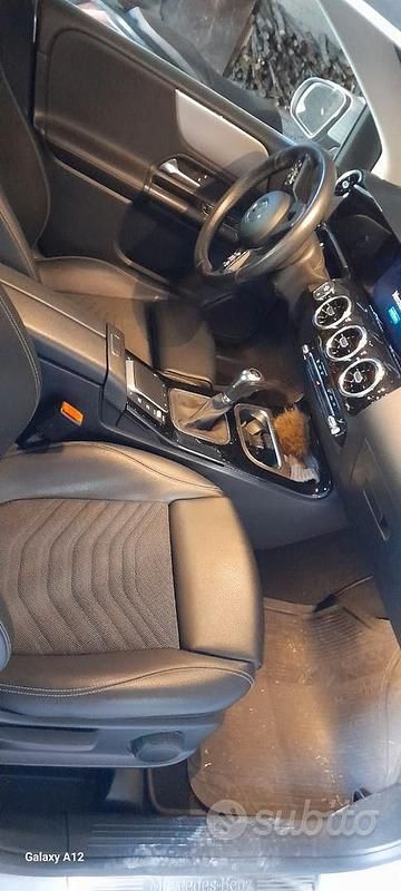 Grigio Usata 2021 Mercedes 180 Tre volumi | 19.500 € - Immagine 1/4