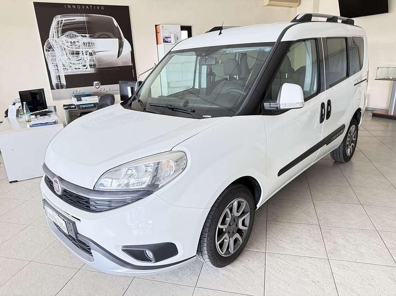 Usata Fiat Doblò Trekking 105 CV (77 kW) 2015 Bianco Monovolume
