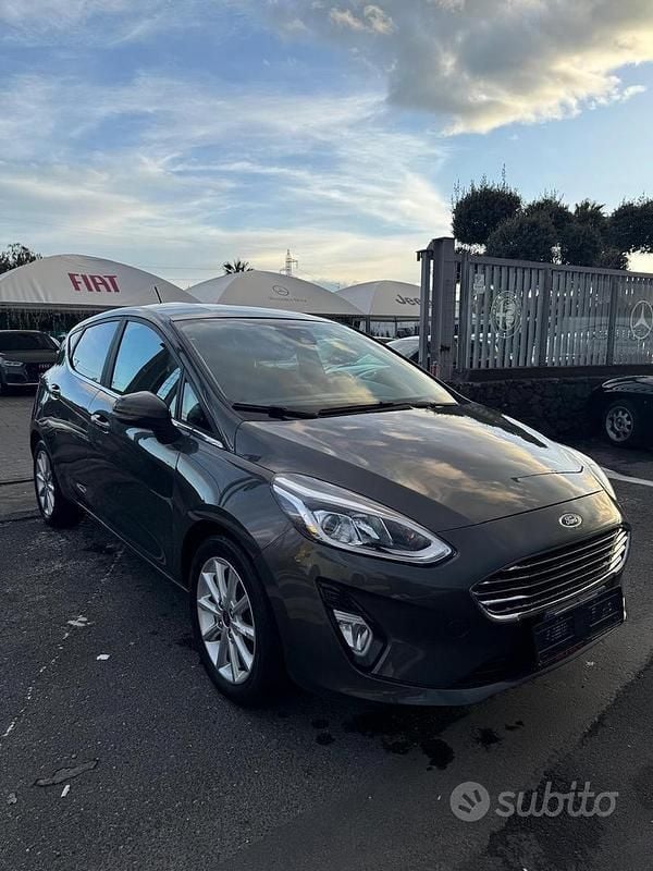 Usata Ford Fiesta Vignale 85 CV (62 kW) 2019 Grigio Utilitaria