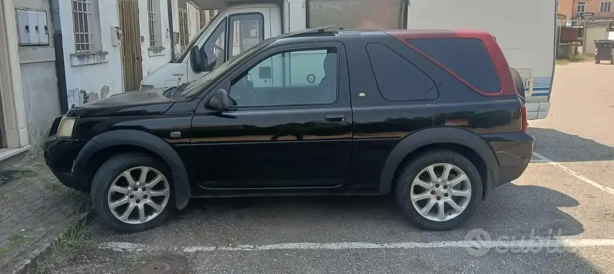 Usata Land Rover Freelander 129 CV (94 kW) 2005 Nero SUV