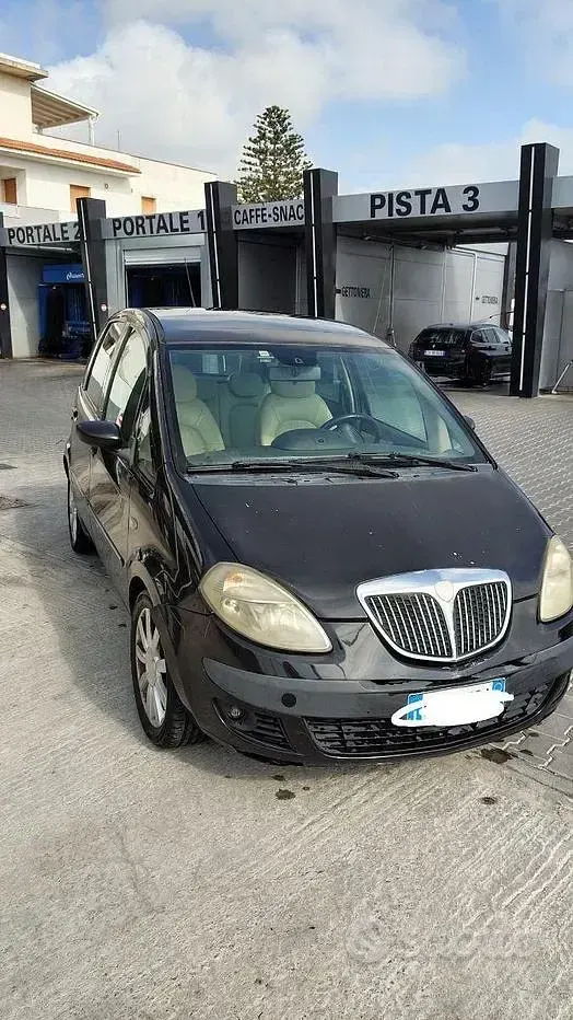 Usata Lancia Musa 101 CV (74 kW) 2004 Marrone Monovolume