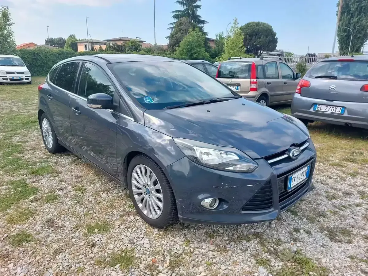 Usata Ford Focus Titanium 150 CV (110 kW) 2012 Blu Berlina