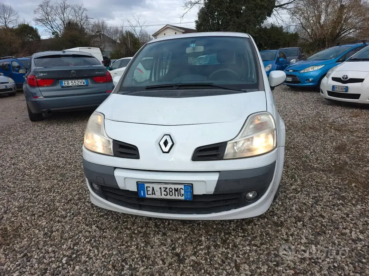 Usata Renault Modus Dynamique 75 CV (55 kW) 2011 Bianco Monovolume