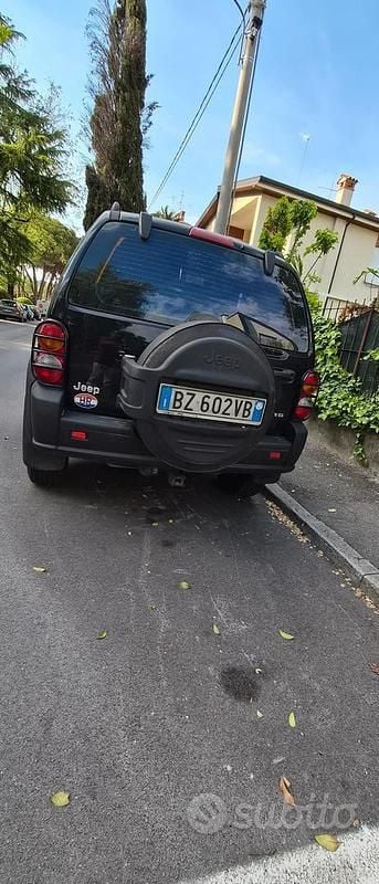 Usata Jeep Cherokee Sport 143 CV (105 kW) 2002 Nero SUV