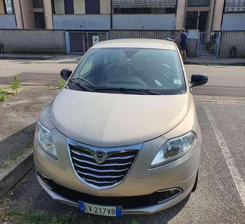 Usata Lancia Ypsilon Gold 69 CV (50 kW) 2014 Utilitaria