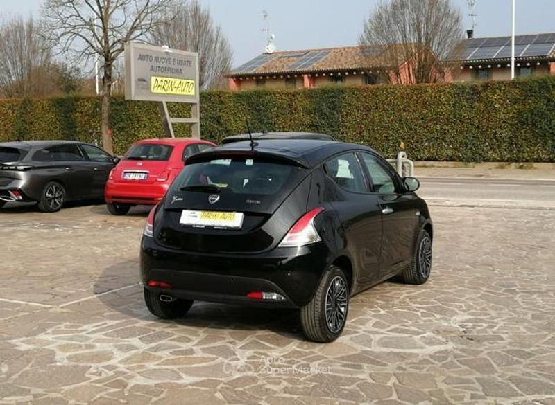 Usata Lancia Ypsilon Gold 69 CV (50 kW) 2023 Nero Utilitaria