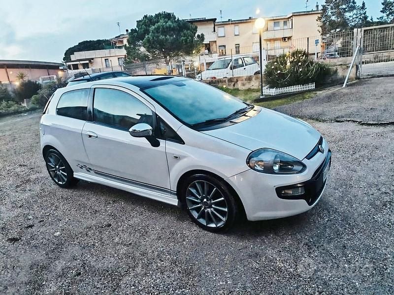 Bianco Usata 2010 Fiat Punto Evo Utilitaria | 4000 € (Buon prezzo) - Immagine 1/4