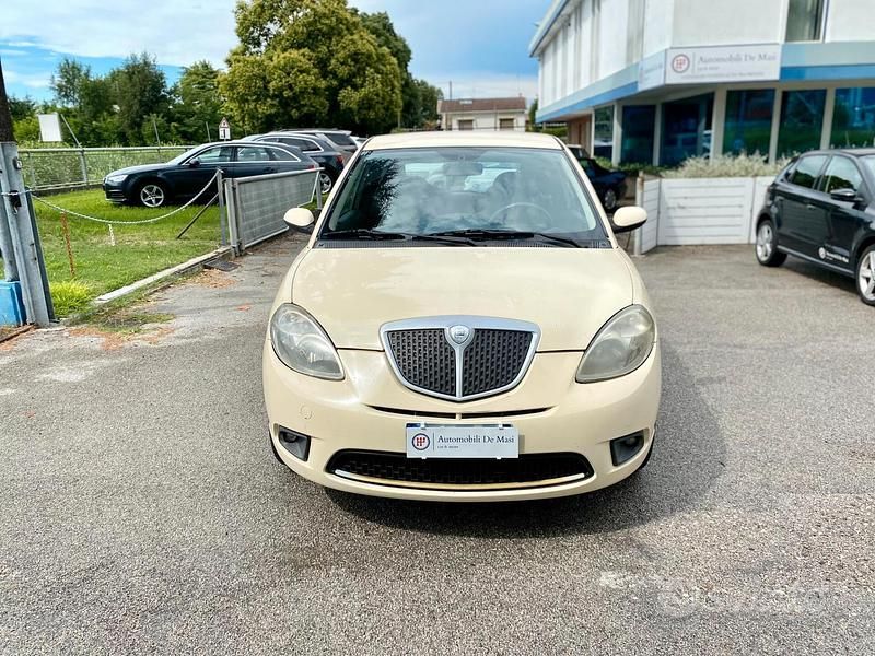 Usata Lancia Ypsilon 60 CV (44 kW) 2007 Oro Utilitaria