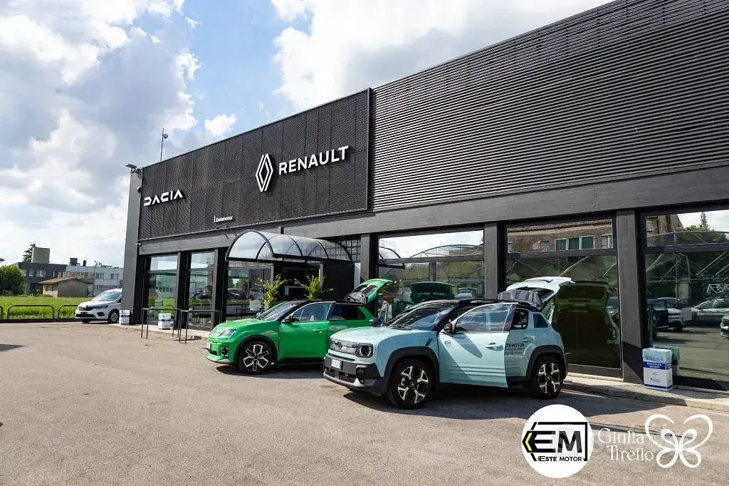 Usata Renault Austral Techno 131 CV (96 kW) 2023 Bianco metallizzato SUV