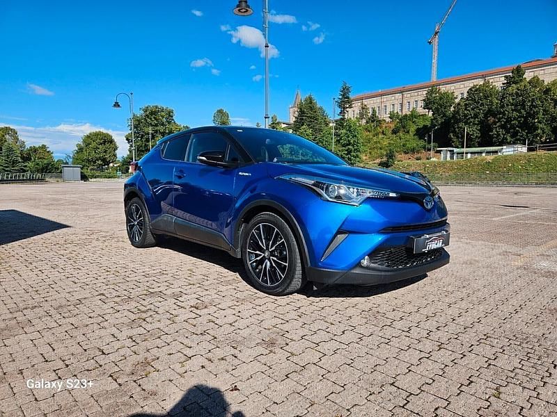 Second-hand Toyota C-HR 98 CP (72 kW) 2018 Albastru SUV
