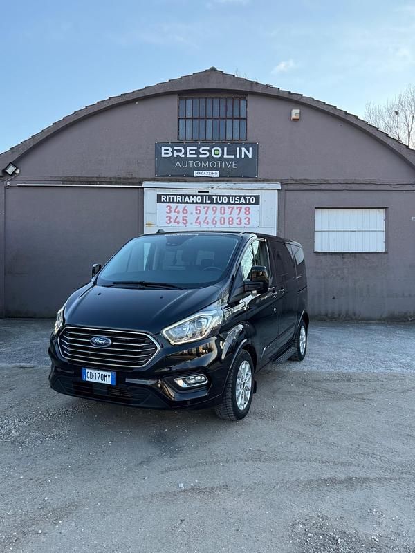 Usata Ford Tourneo 184 CV (135 kW) 2021 Nero Monovolume
