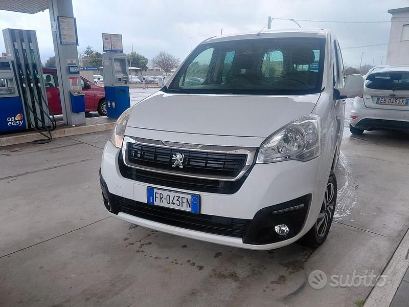 Usata Peugeot Partner Tepee Outdoor 100 CV (73 kW) 2018 Bianco Monovolume