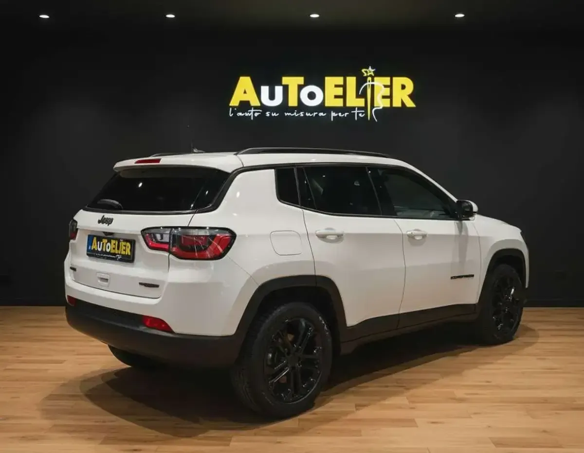 Usata Jeep Compass Night Eagle 131 CV (96 kW) 2022 Bianco SUV