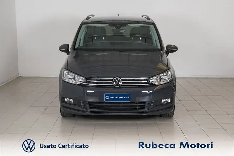 Usata VW Touran Business 122 CV (89 kW) 2023 Grigio urano Monovolume