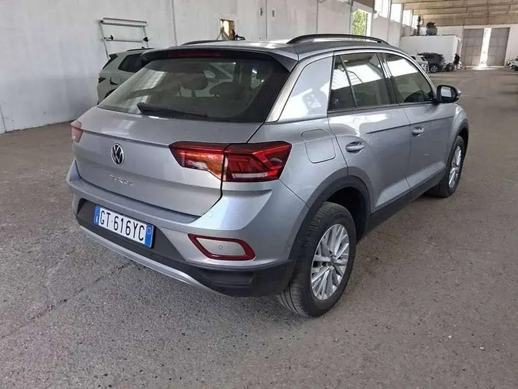 Usata VW T-Roc Life 110 CV (80 kW) 2024 Grigio SUV