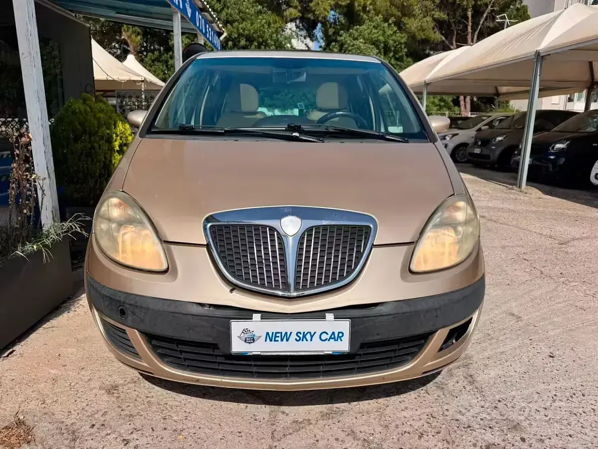Usata Lancia Musa 90 CV (66 kW) 2007 Giallo Monovolume