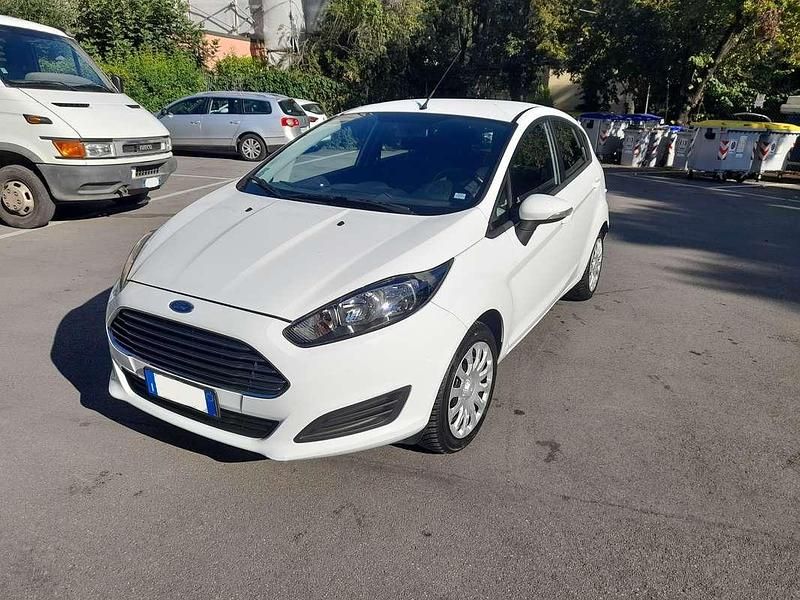 Usata Ford Fiesta 60 CV (44 kW) 2013 Bianco Utilitaria