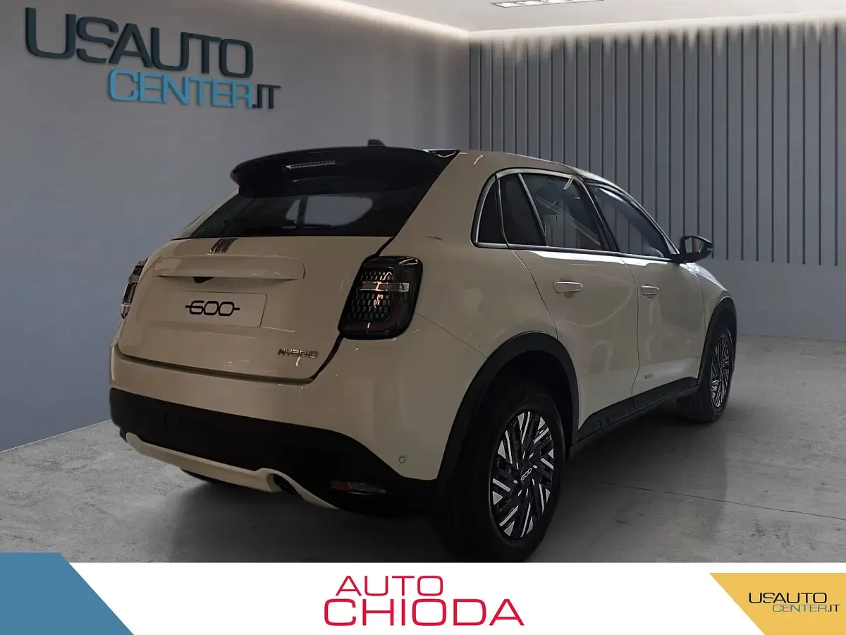 Uusi Fiat 600 Pop 110 HP (80 kW) 2025 Musta Katumaasturi