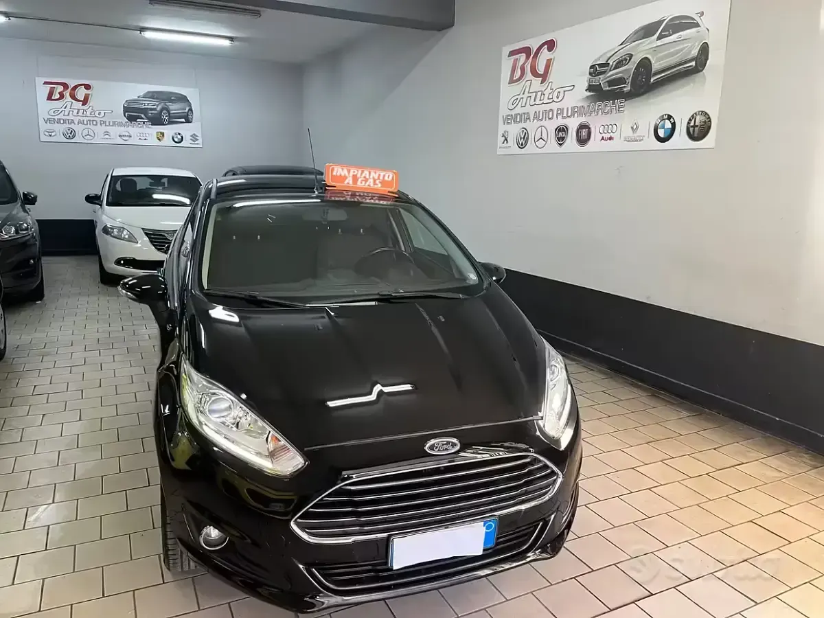 Gebraucht Ford Fiesta Titanium 95 PS (69 kW) 2016 Schwarz Kleinwagen