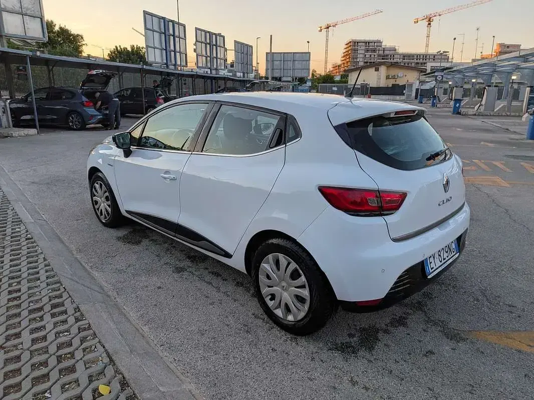 Usata Renault Clio IV 73 CV (53 kW) 2015 Berlina