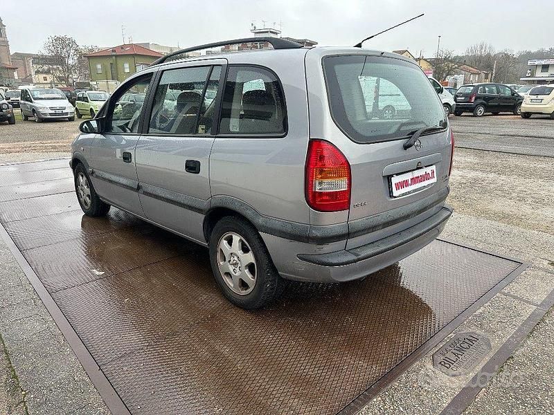 Usata Opel Zafira Elegance 100 CV (73 kW) 2002 Grigio Monovolume