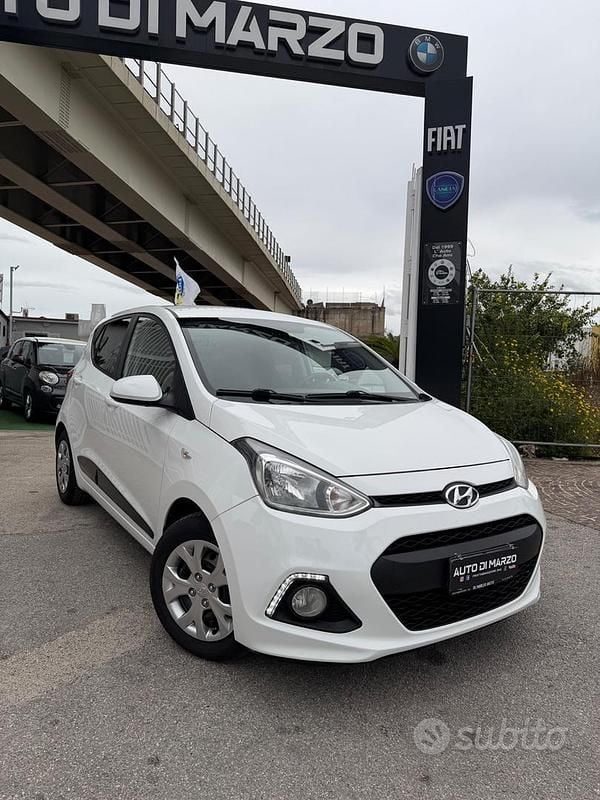 Usata Hyundai i10 Comfort 69 CV (50 kW) 2017 Bianco Utilitaria