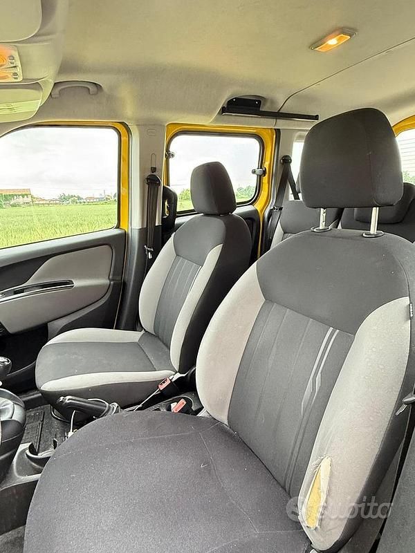 Usata Fiat Doblò 120 CV (88 kW) 2017 Giallo Monovolume