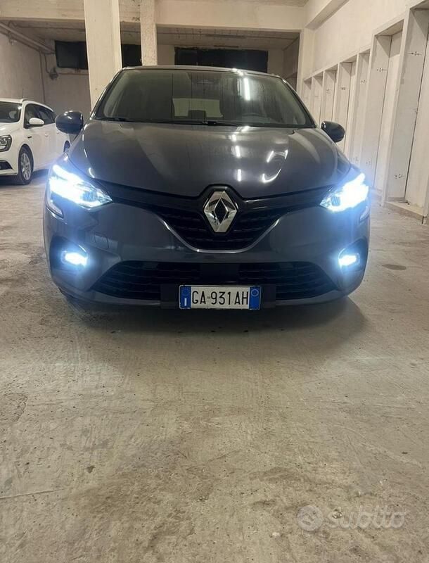 Grigio Usata 2020 Renault Clio V Due volumi | 8300 € (Buon prezzo) - Immagine 1/4