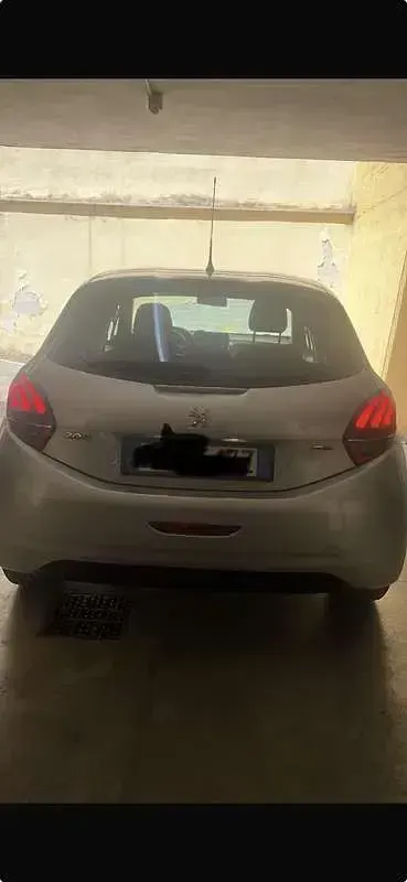 Usata Peugeot 208 Active 68 CV (50 kW) 2016 Grigio Utilitaria