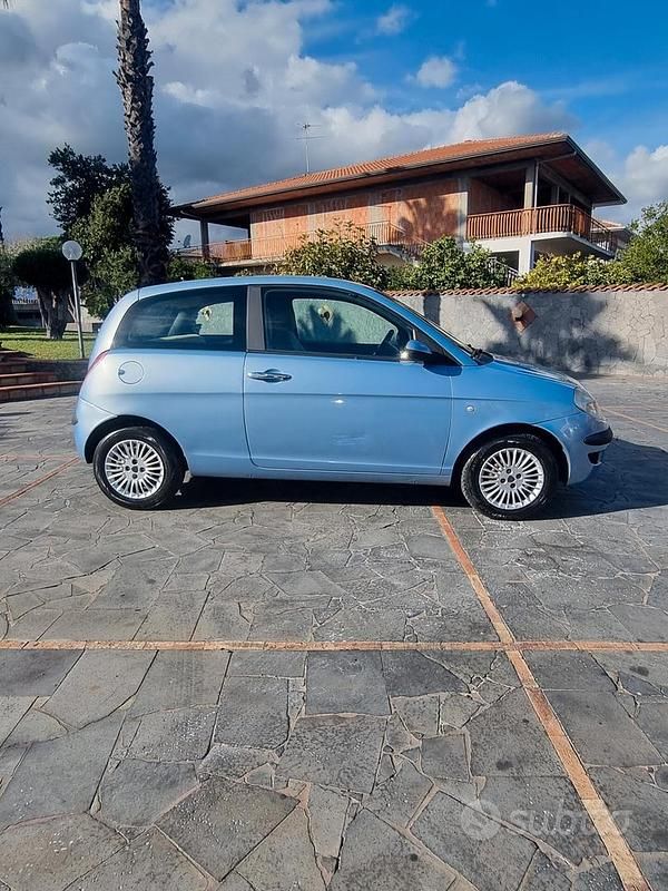 Usata Lancia Ypsilon 75 CV (55 kW) 2006 Blu Utilitaria