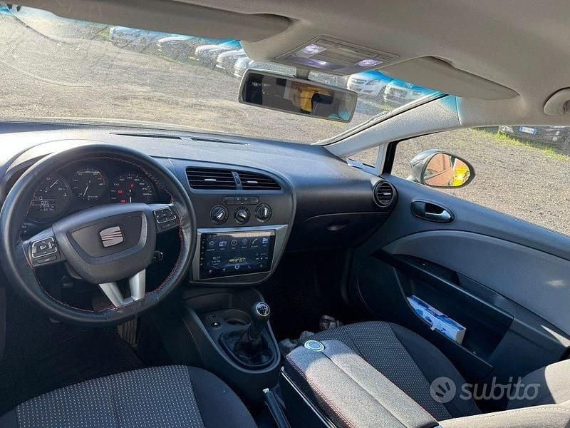 Usata Seat Leon Style 102 CV (75 kW) 2010 Nero Utilitaria