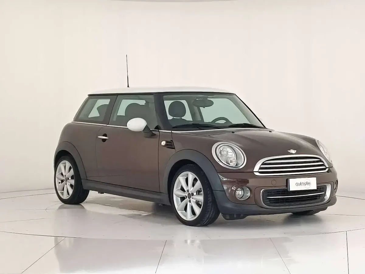 Usata Mini Cooper 122 CV (89 kW) 2011 Marrone Utilitaria