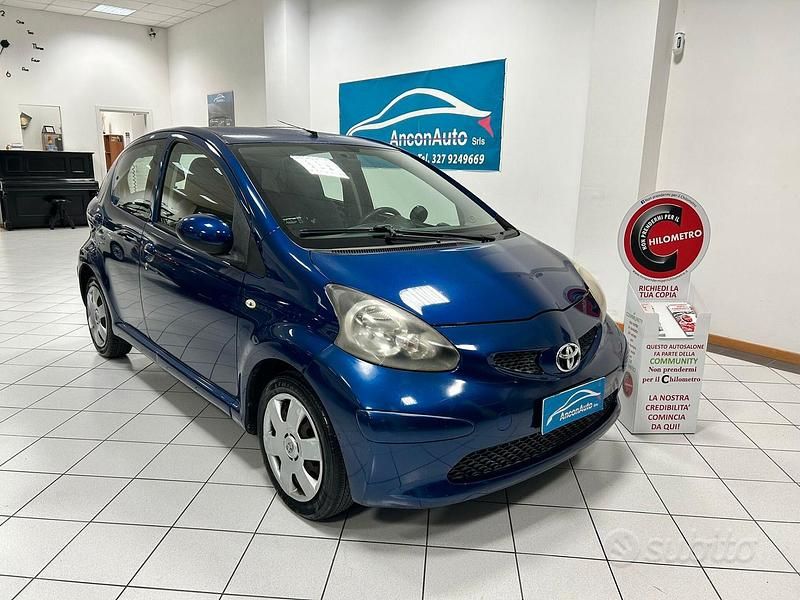 Usata Toyota Aygo 68 CV (50 kW) 2007 Blu Utilitaria