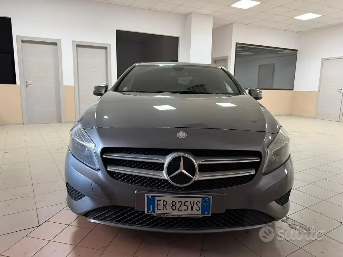 Usata Mercedes A180 Premium 109 CV (80 kW) 2013 Grigio Utilitaria
