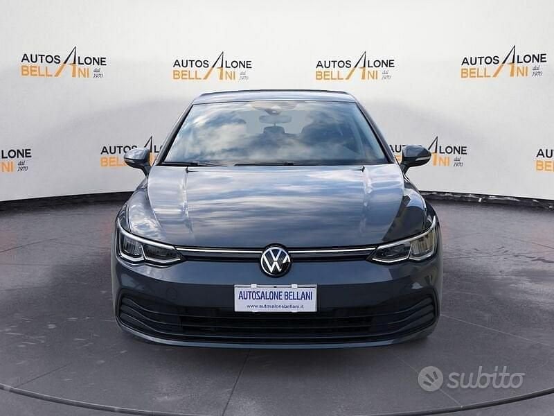 Usata VW Golf VIII Life 116 CV (85 kW) 2022 Gray Berlina