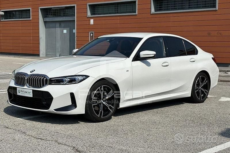 Bianco Usata 2022 BMW 318 M Sport Tre volumi | 34.000 € (Ottimo prezzo) - Immagine 1/4