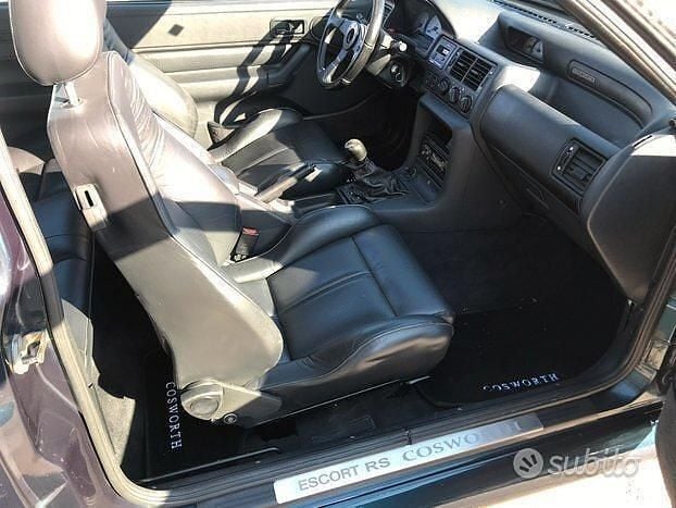 Usata Ford Escort 220 CV (161 kW) 1993 Blu Berlina